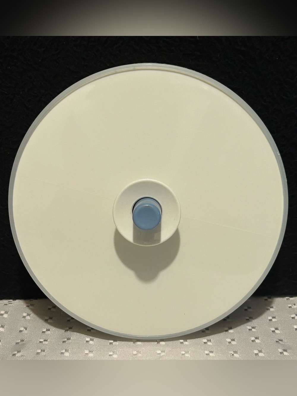 6-1/2" TUPPERWARE Replacement Push Button Lid #1417 for 1 Gallon Pitcher #1416